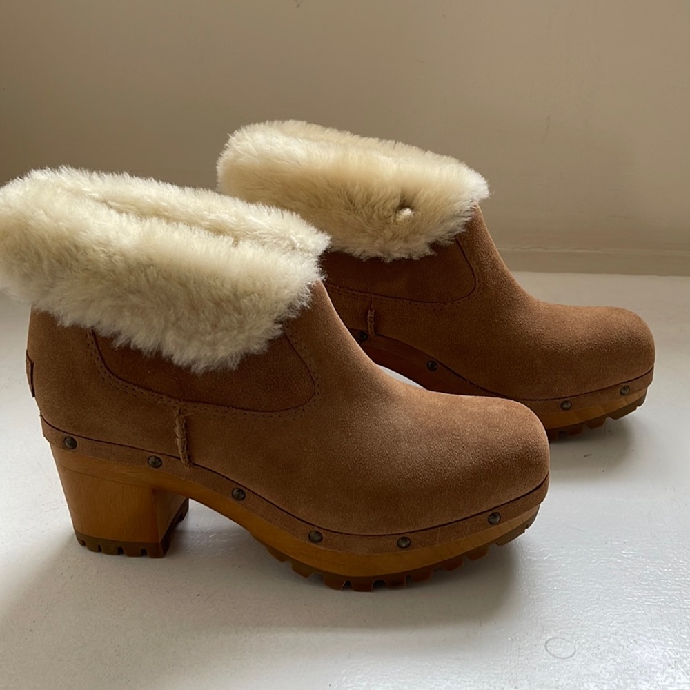 NWOT Ugg Thebes booties, size 8